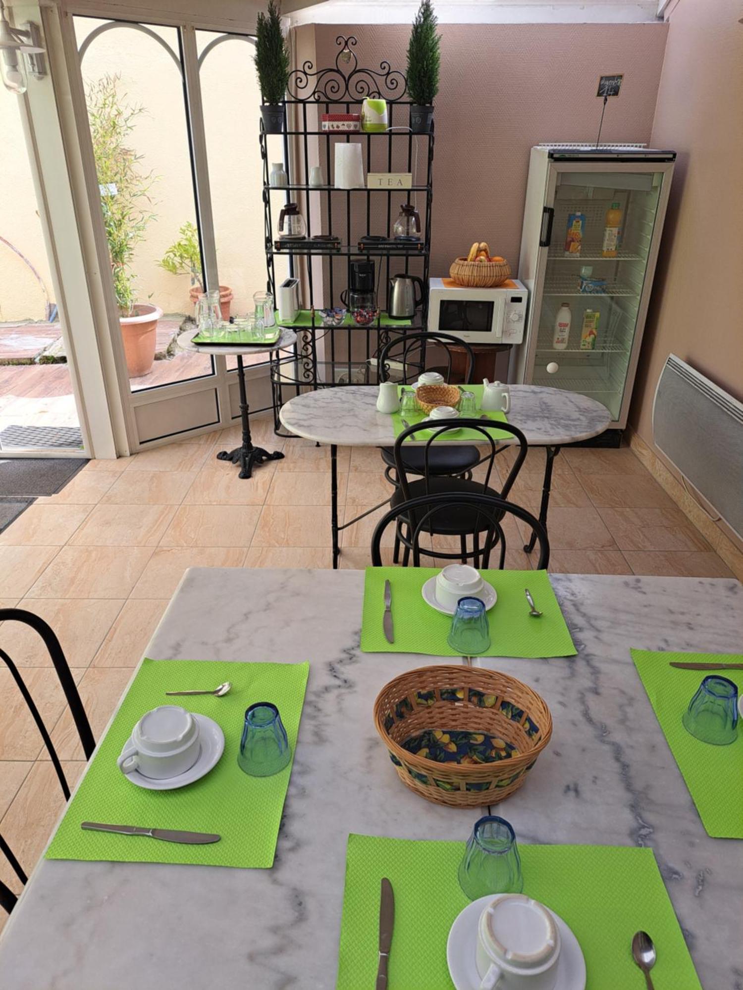 נבר Hotel Beausejour מראה חיצוני תמונה