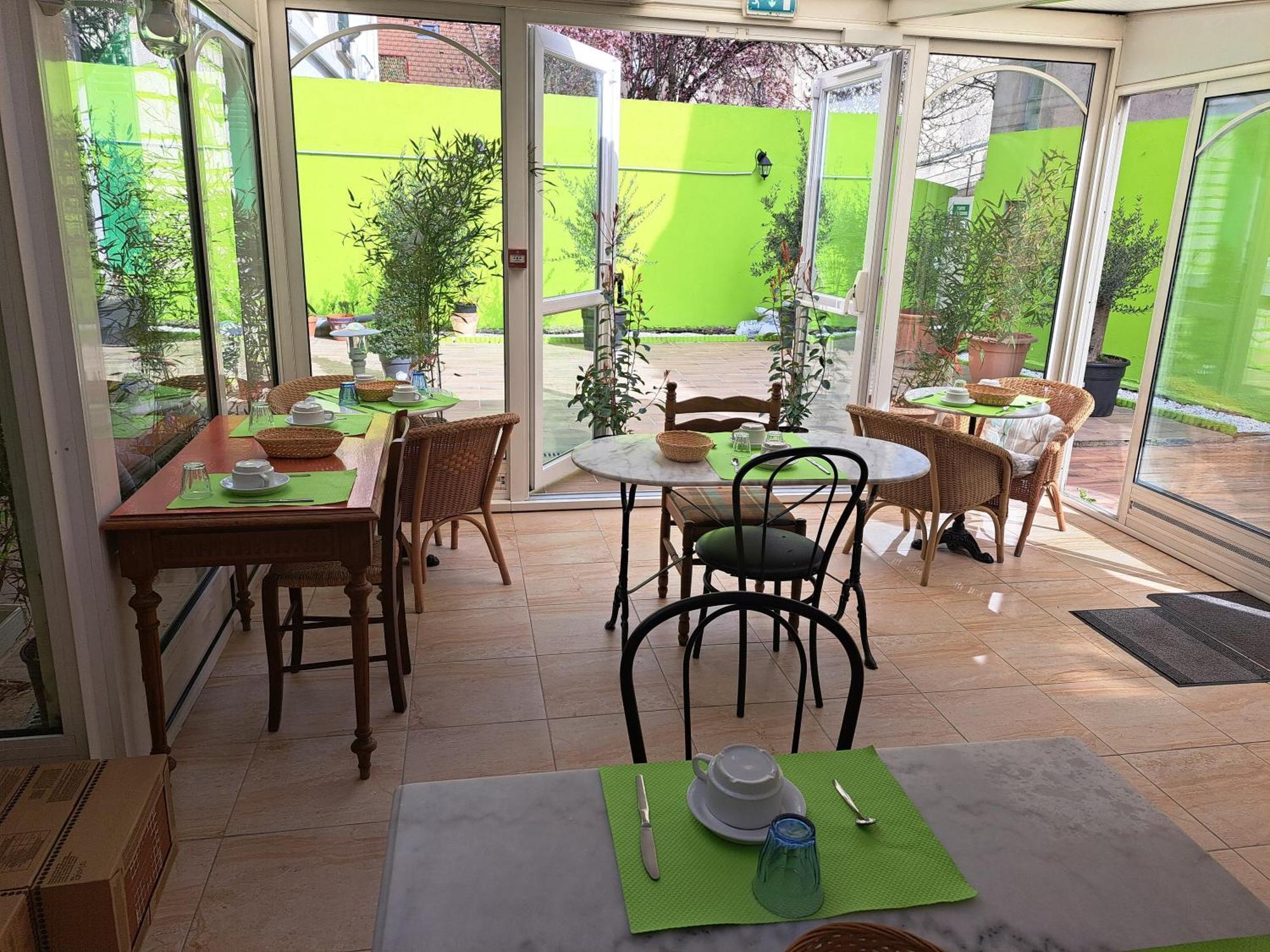 נבר Hotel Beausejour מראה חיצוני תמונה